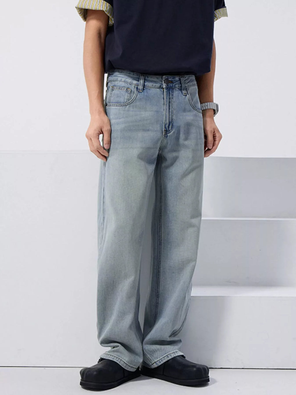 Men's Wash Relaxed Fit Jeans by Trendsi