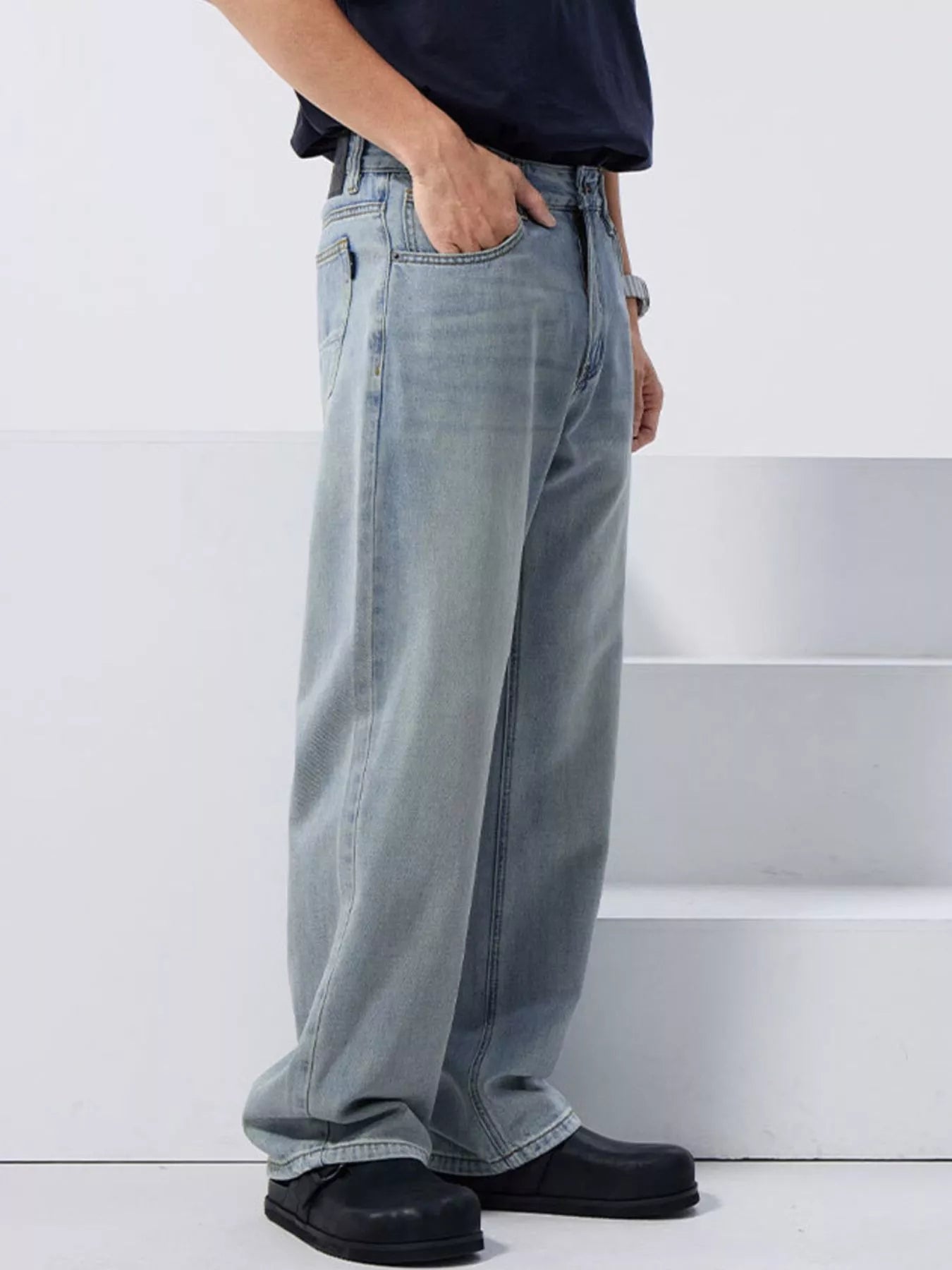 Men's Wash Relaxed Fit Jeans by Trendsi
