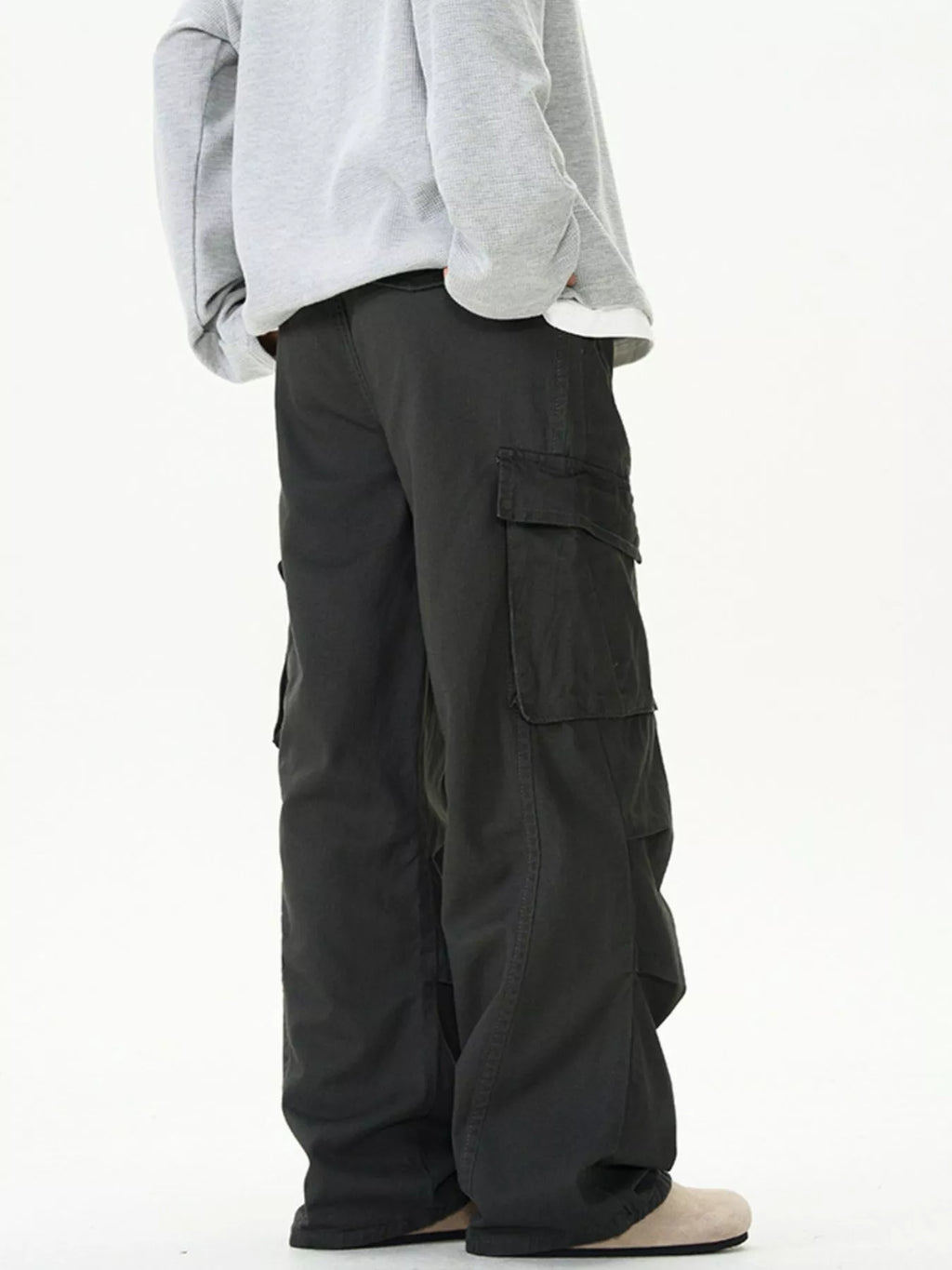 Men's Relaxed Fit Cargo Pants by Trendsi