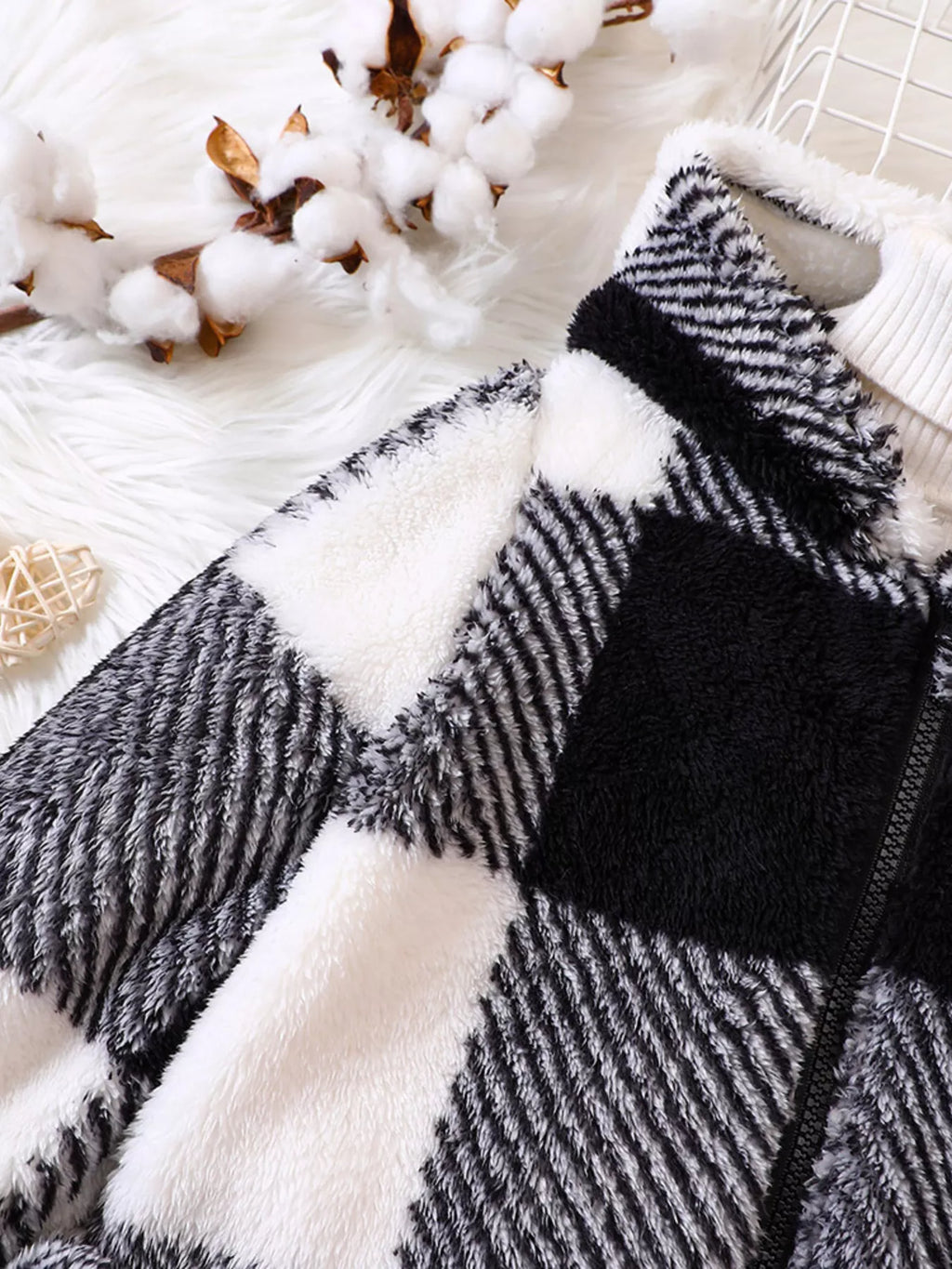 afb52e9eeec947ea9e9bf6bf3e1f32ae-Max-Origin