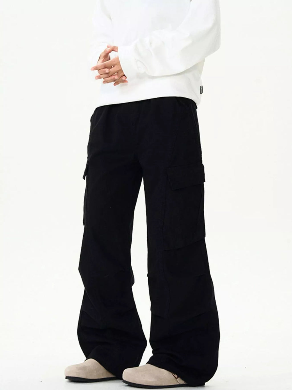 Men's Relaxed Fit Cargo Pants by Trendsi