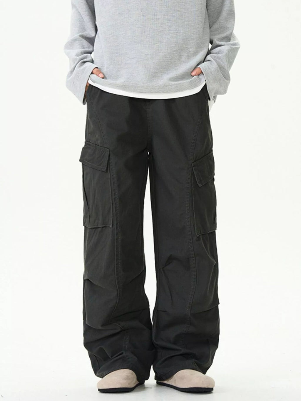 Men's Relaxed Fit Cargo Pants by Trendsi